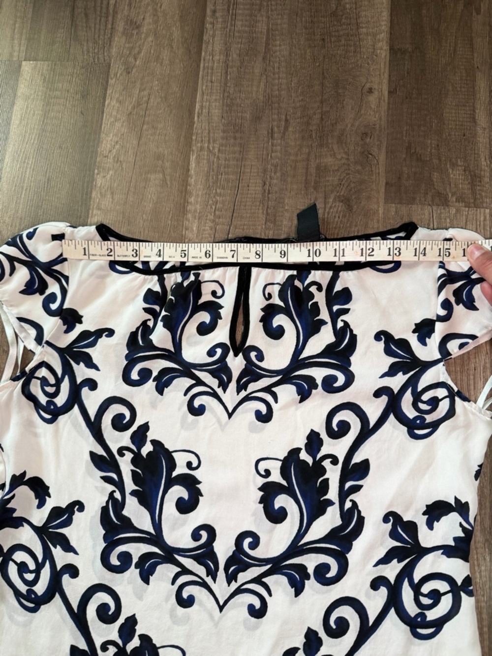 White House Black Market Silk Top, Size 8 - Picture 15 of 16